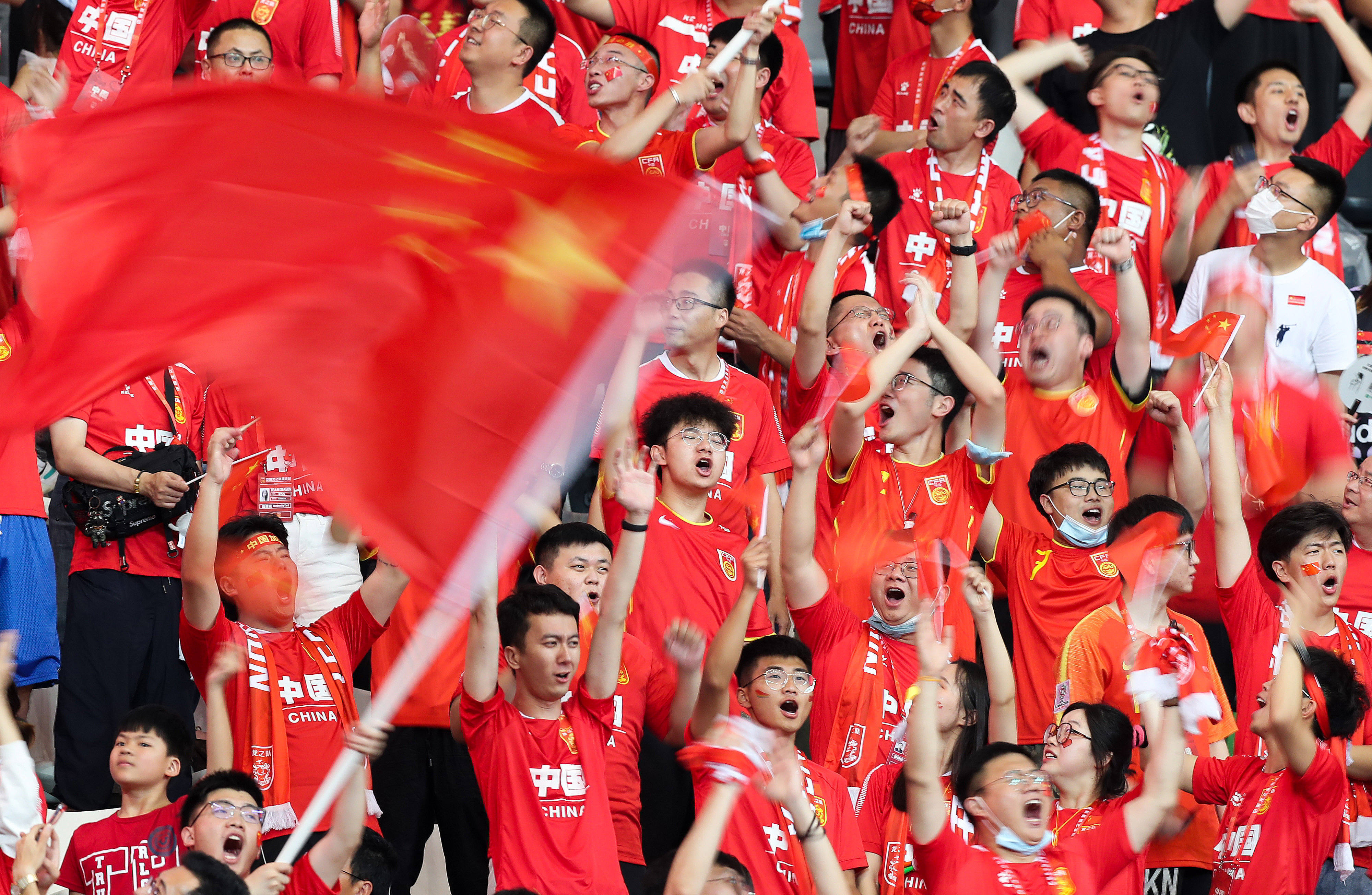 国足团结拼搏，斩获国际比赛冠军，夺得荣誉 国足团结拼搏,斩获国际比赛冠军,夺得荣誉称号 