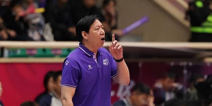 天津权健足球队主教练喊话球队备战 