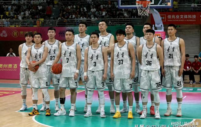 大理男篮大获全胜，登上领先位置 